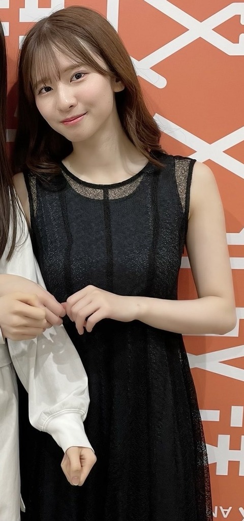 菅原咲月のノースリーブ、二の腕がスベスベすぎる