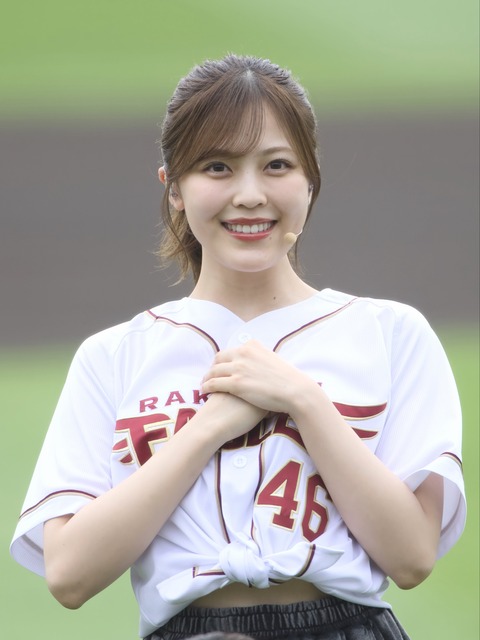 【画像】ヘソチラ...柴田柚菜のユニ姿がセクシーすぎんだろwwwww