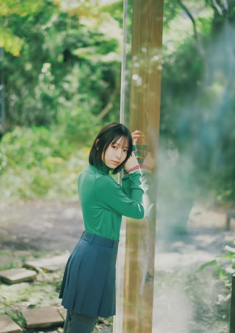 渡辺莉奈さん、最新グラビアで体の線が・・・【画像あり】