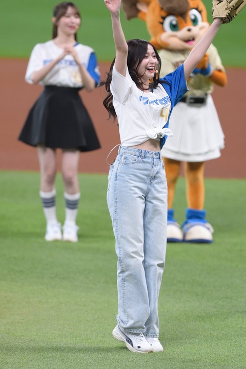 金川紗耶の始球式、ガチで見せてはならない体を出してしまう
