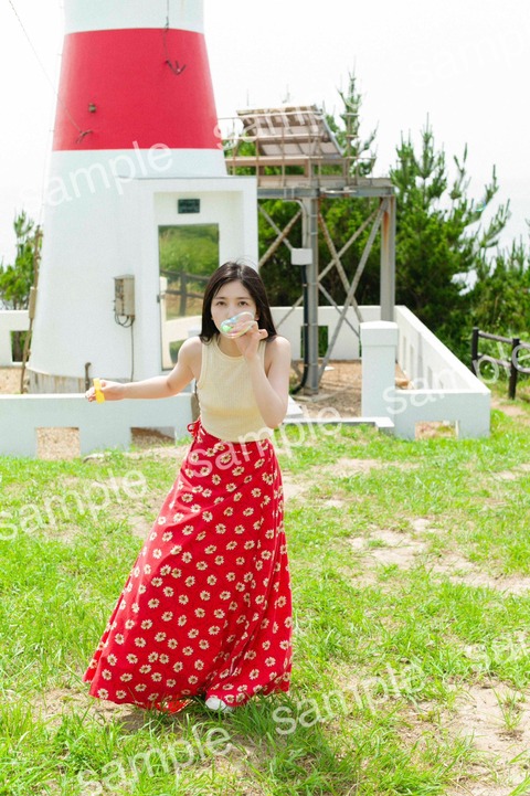 久保史緒里の『ふくらみ』がクッキリ見えた瞬間…エグすぎるwwwwwww