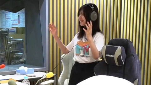 松田好花さん、オンエア中にバストをドカンと突き出してしまうwwwwww