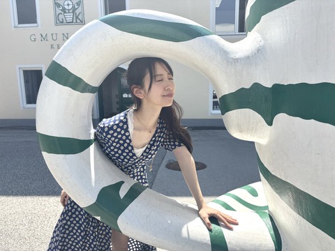 【朗報】金村美玖さん、服の隙間から...