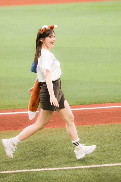 【画像】最新の柴田柚菜さん、太ももがムッチムチすぎる