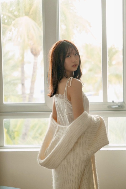 【画像】推定Fカップのかほりん、「白」を着た結果wwwwww