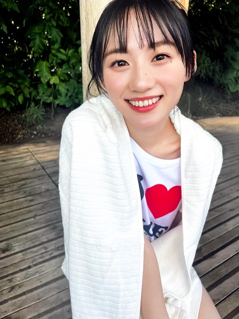 川﨑桜の新カット、◯◯がくっきりと浮かんでしまうwww