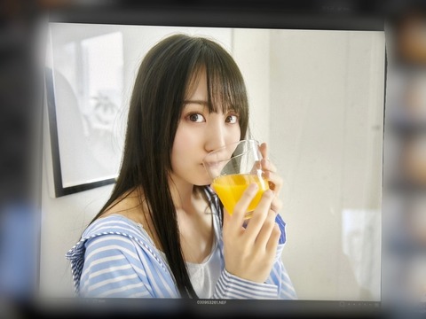 賀喜遥香、薄着すぎて『鎖骨』がくっきりwwwwwww