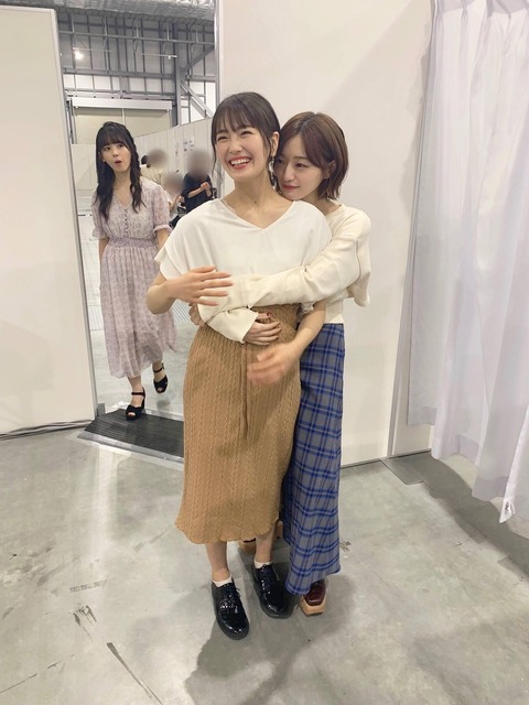 ファンタ制服の筒井あやめ、二の腕がガチでエグいwwwwwwww