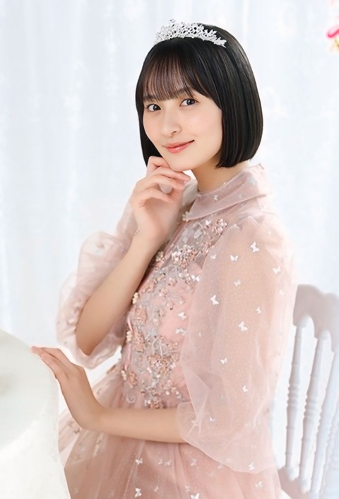 【悲報】遠藤さくらさん、膨らみ格差