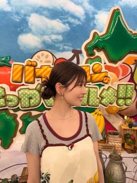 バラエティ出演の松田好花、胸元ざっくり・・・【画像あり】