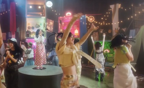 新曲のMV…『お腹チラ天国』でしたwwwwwwwwww（画像あり）