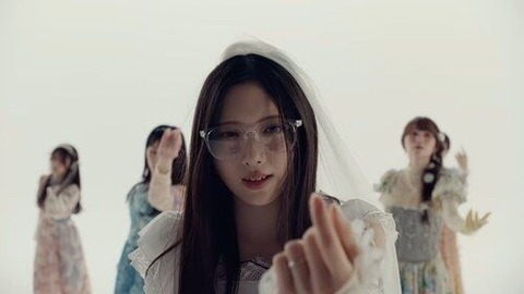 【全盛期】櫻坂ビルボ『愛MUST BE』が62.1万枚w w w w w w