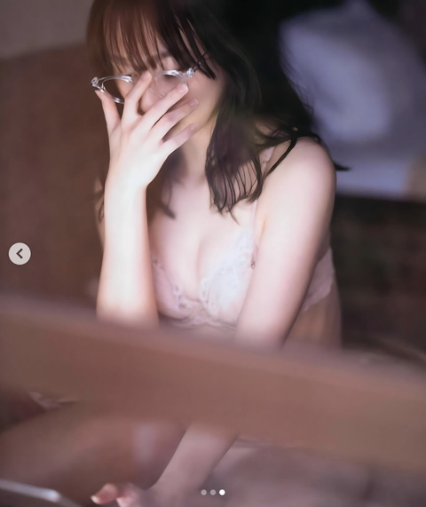 影山優佳って写真集でこんなに出してたのかよ・・・