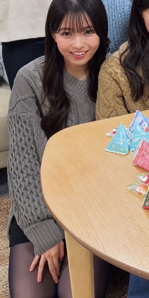 瀬戸口さんの黒タイツ+太ももがたまらんwwwwwww