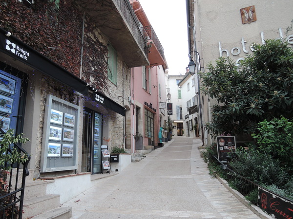 ムージャン村内３