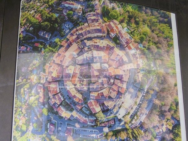 ムージャン村看板