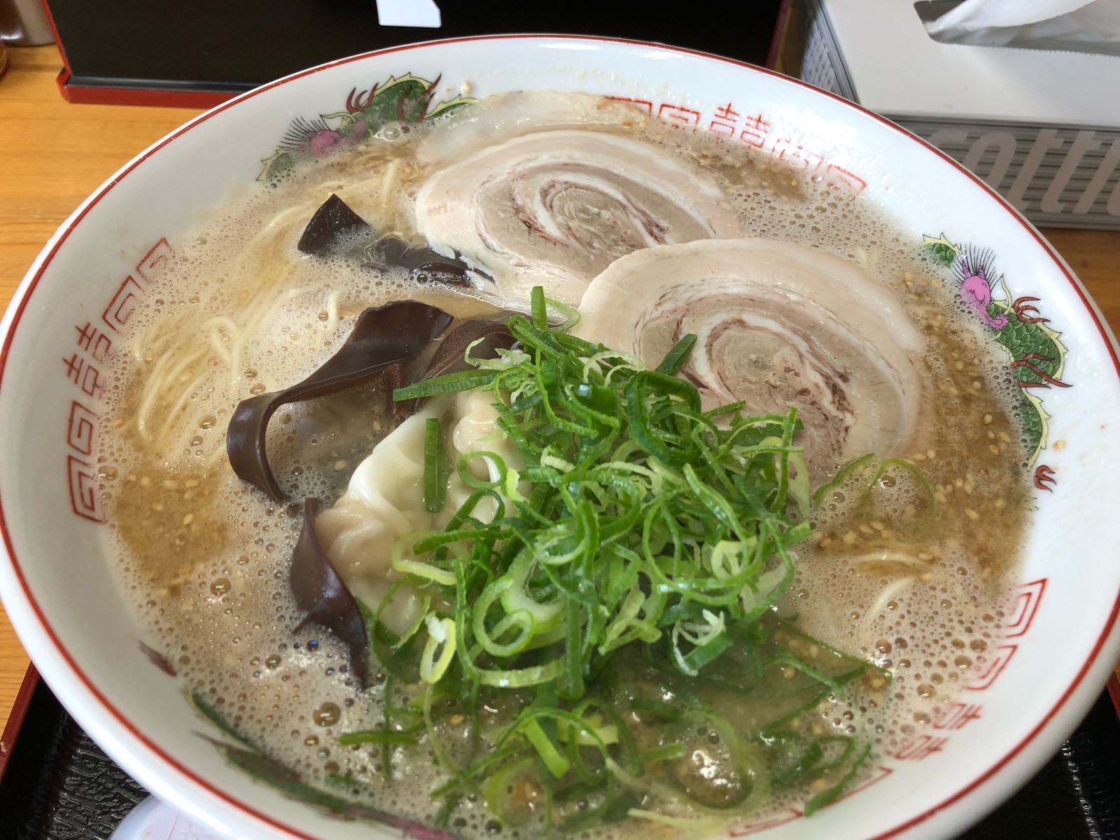 別府市内のド豚骨大分ラーメン 大分ラーメン十ハ番 ホリーポッターとグルメなお部屋 別府市内のド豚骨大分ラーメン 大分ラーメン十ハ番 ホリーポッターとグルメなお部屋
