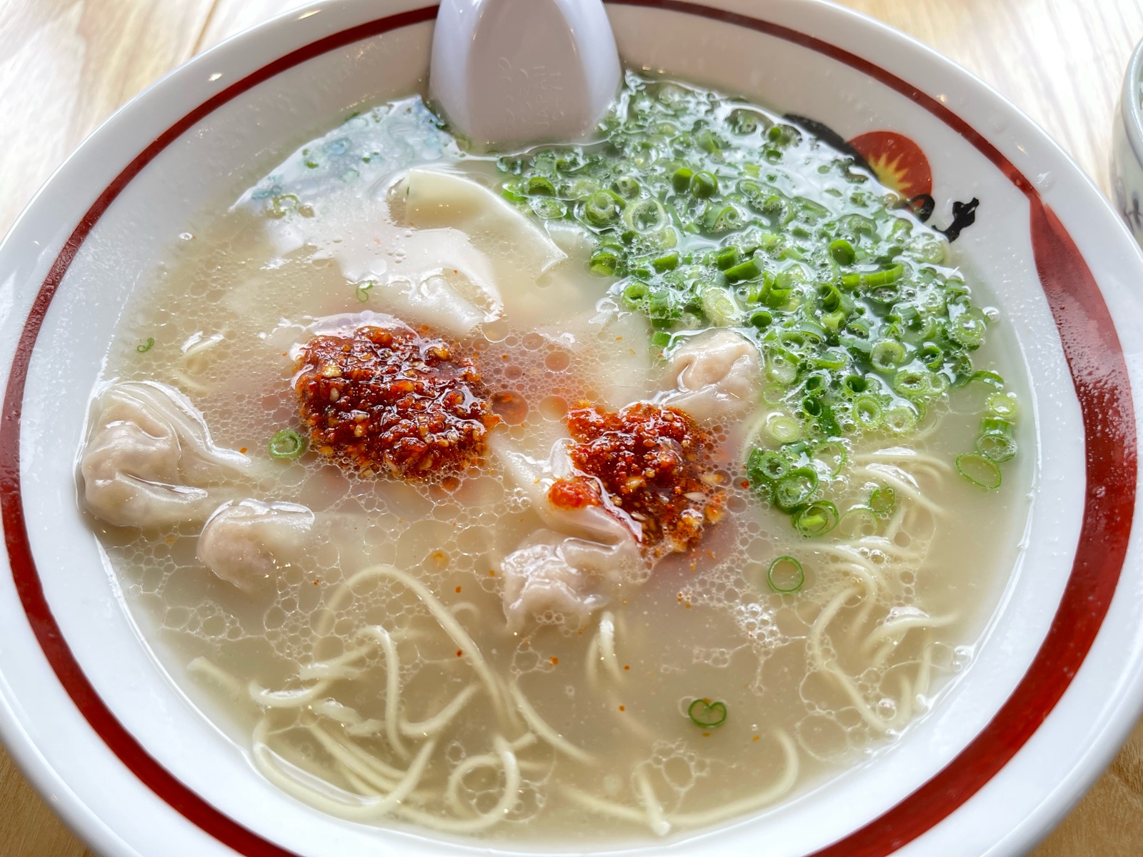 久留米の辛味ダレの辛さがきいたスッキリコク旨豚骨ラーメンを久々に堪能 一味ラーメン北野新本店 ホリーポッターとグルメなお部屋 久留米の辛味ダレの辛さがきいたスッキリコク旨豚骨ラーメンを久々に堪能 一味ラーメン北野新本店 ホリーポッターとグルメなお部屋