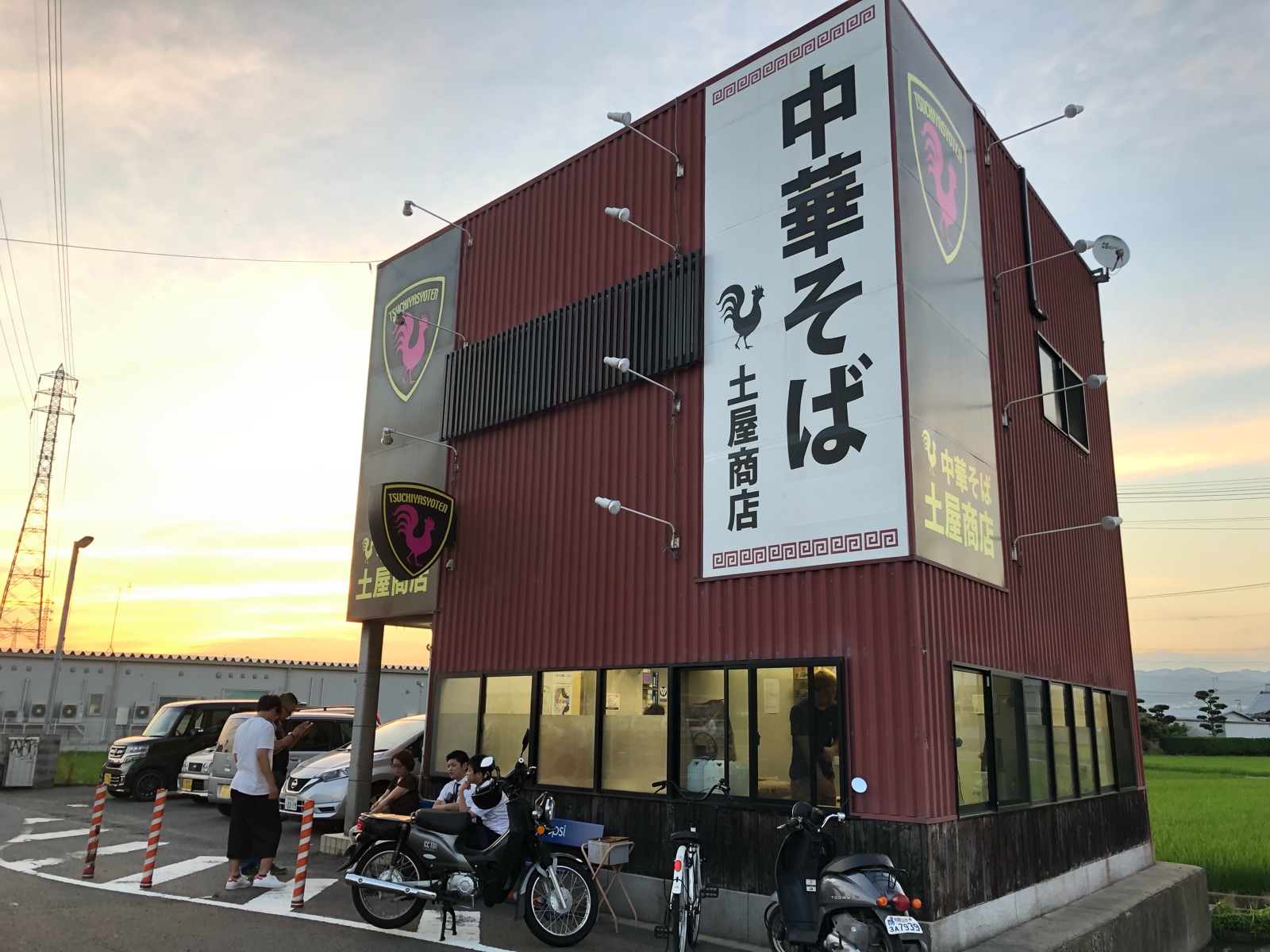 新感覚な和歌山ラーメン店で 和歌山ブラック を堪能 中華そば 土屋商店 和歌山県和歌山市 ホリーポッターとグルメなお部屋 新感覚な和歌山ラーメン店で 和歌山ブラック を堪能 中華そば 土屋商店 和歌山県和歌山市 ホリーポッターとグルメなお部屋