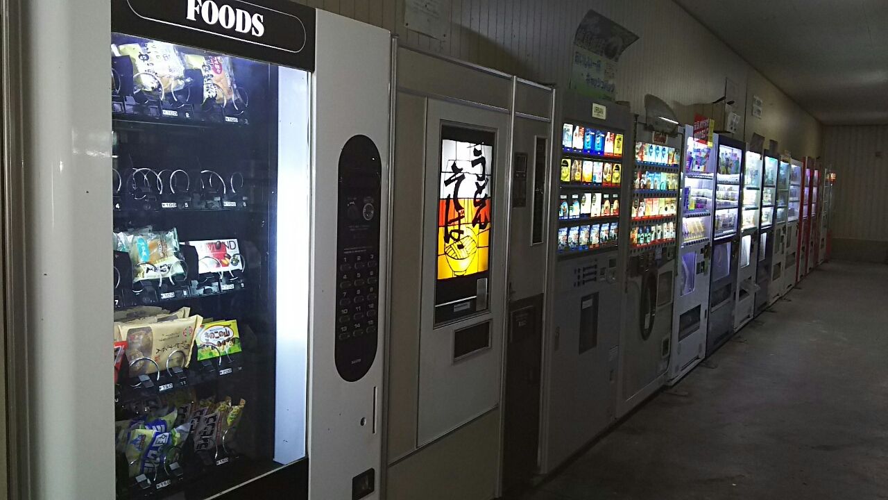 四国の昭和レトロな自販機グルメ巡りその2～コインスナック御所24＠徳島県阿波市～ : ホリーポッターとグルメなお部屋