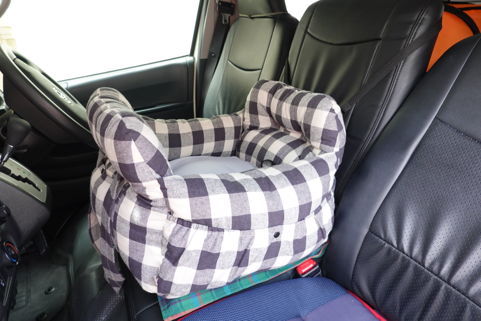 ハイエースdx センターコンソール取り外し失敗の後のお話 豆柴麦うた日記