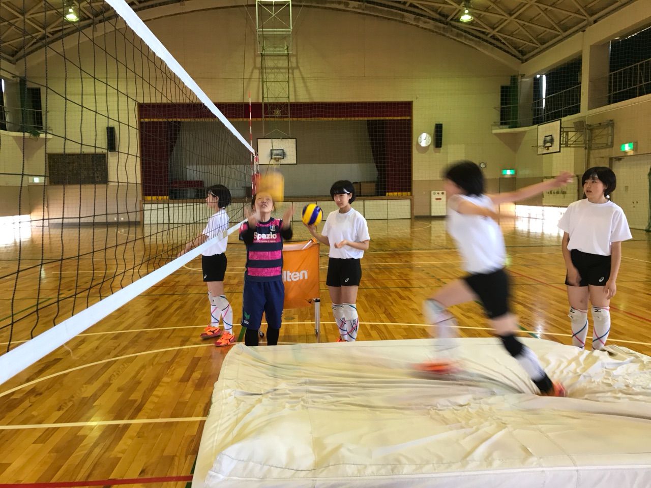 ５月２８日 マットと腹筋と私 富田林市立葛城中学校バレーボール部のblog