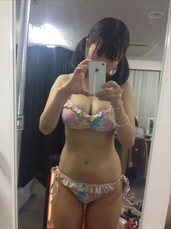 投稿25枚 Gカップ地下アイドルが下乳おっぱい丸出し写メをtwitterに 日刊エログロニュースブログ２