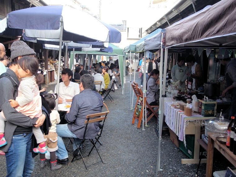 アートクラフト手作り市が開催 旧川越織物市場 Hot News 川越情報局 写真で見る Coedo Kawagoe