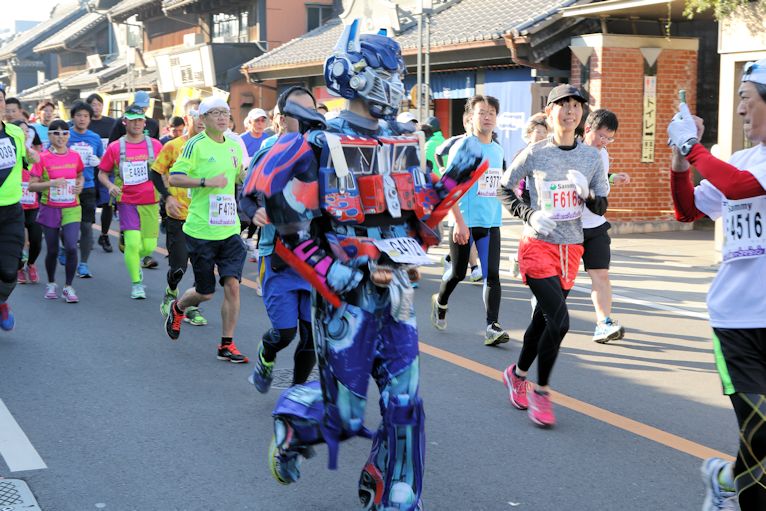 今年もいろいろな仮装ランナー 川越マラソン15 Hot News 川越情報局 写真で見る Coedo Kawagoe
