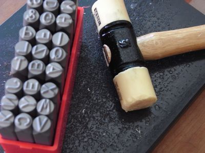 手作り革小物に刻印でネーム入れ レザークラフト入門 初心者さん向け 簡単な作り方