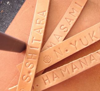 手作り革小物に刻印でネーム入れ レザークラフト入門 初心者さん向け 簡単な作り方