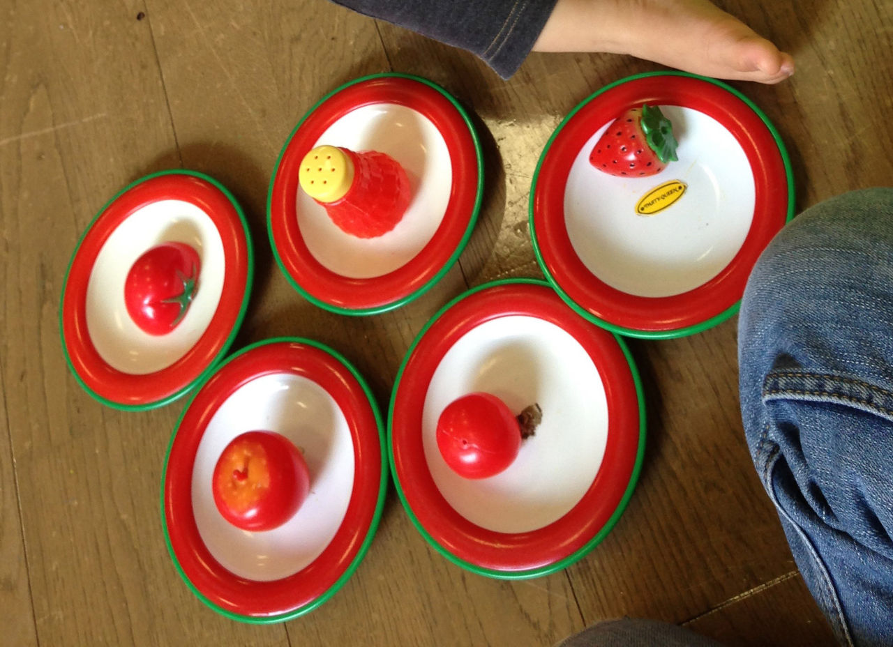 やっぱり子どもは赤くて丸いものが好き じゃじゃ馬娘との日々