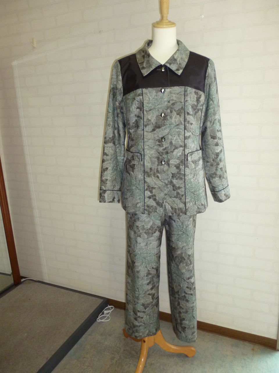 お歳暮 大島紬のパンツスーツ 手作り作品 再値下げ