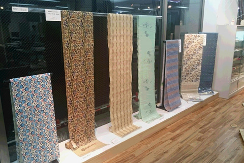 『親から子へ継ぐ伝統の技 玉那覇有公・有勝展』