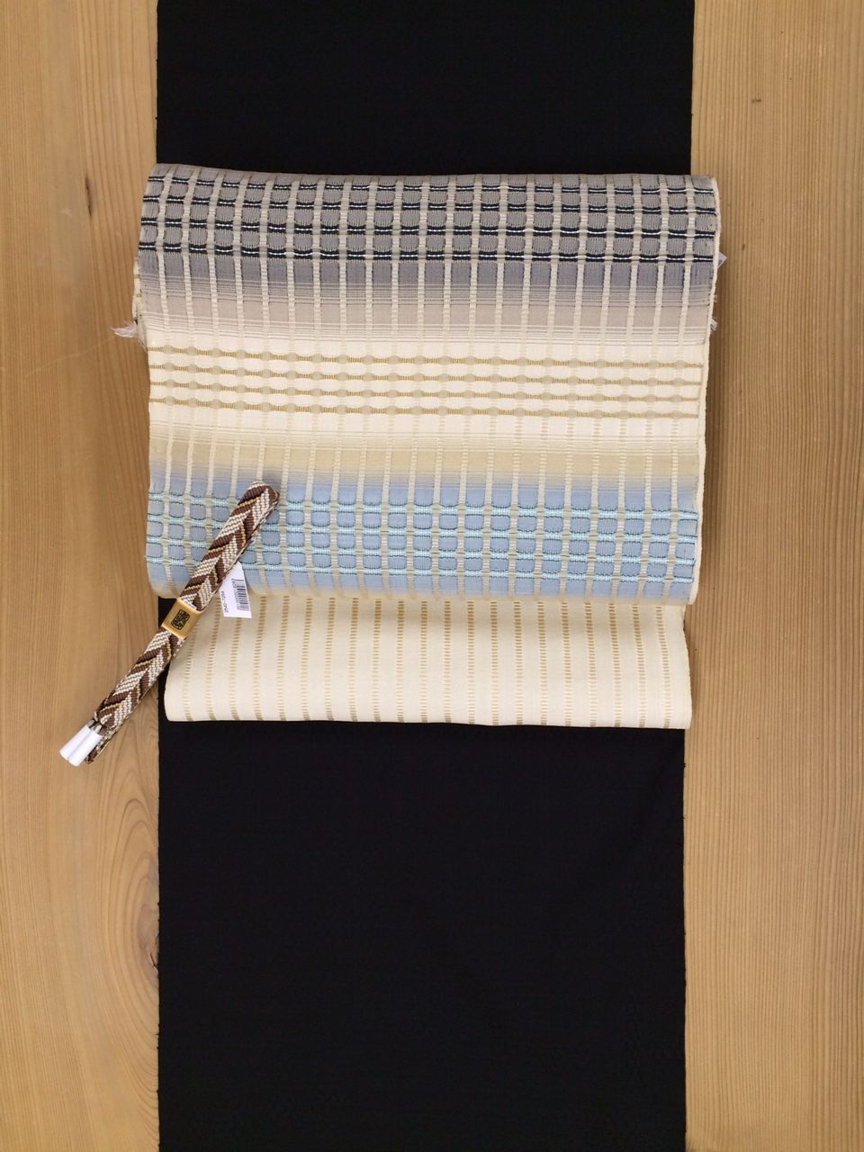 菊池洋守さんの黒八丈のコーディネート 個性的に美しく 銀座 かわの屋 スタッフblog