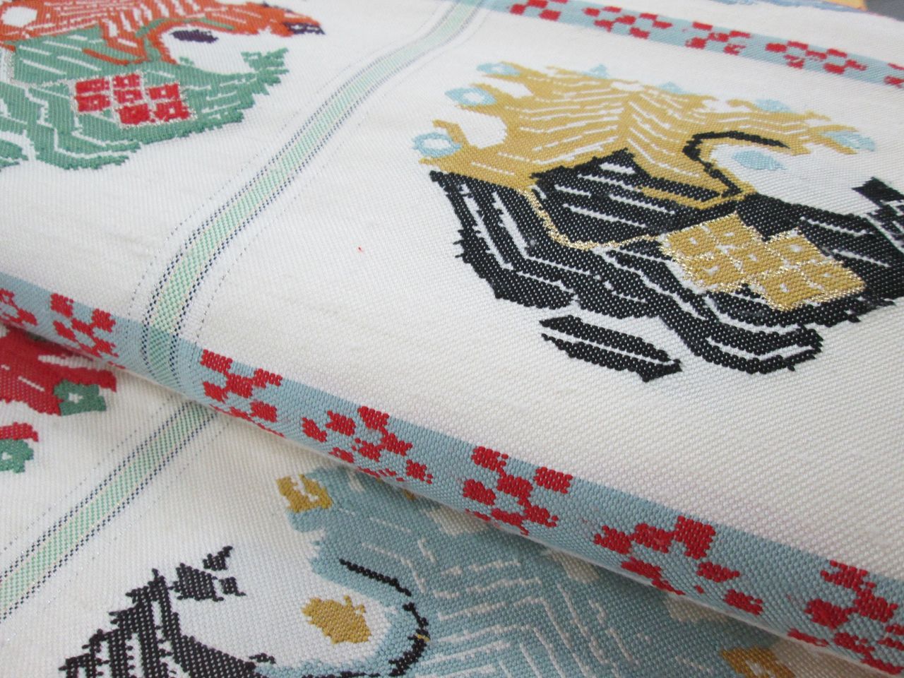 龍村平蔵製「甲比丹孔雀」袋帯のコーディネート～絞りの小紋に、黒八丈