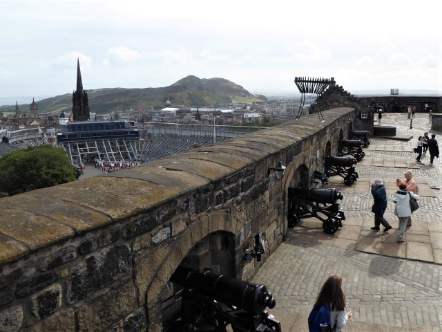 エディンバラ城 岩山に聳え立つ天然の要塞 2 Kawatakaさんの旅行記 写真集