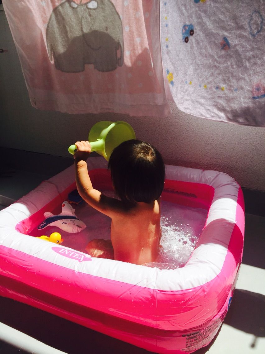 水遊び スッポンポン 