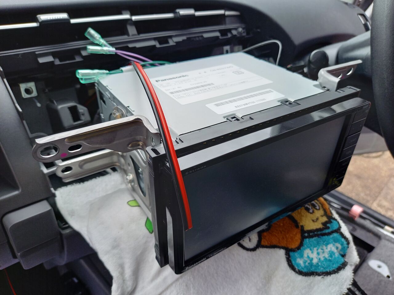 プリウス リアスピーカー増設 サブウーファー取付 かわぐち自動車のブログ