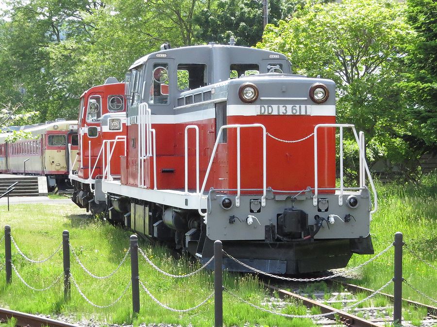 昭和41年（1966）製造】DD13 611ディーゼル機関車（静態保存） : 好奇