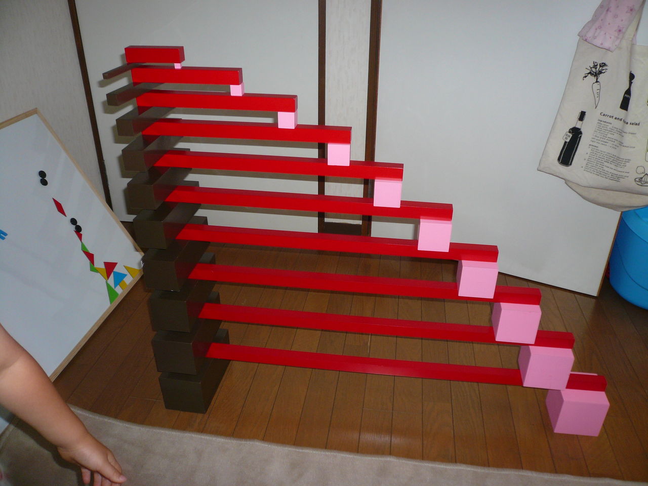 ピンクタワーと茶色の階段 : 初めてのホームモンテ