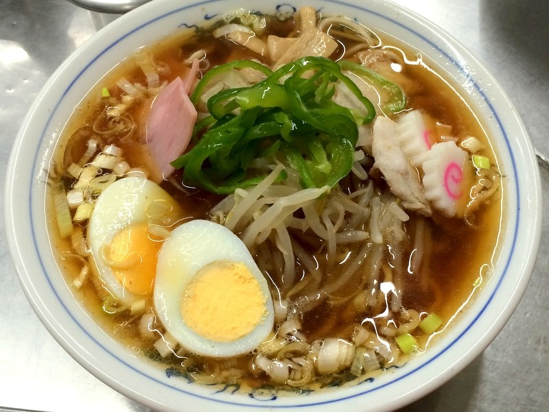 黒みがかった角麺の歯ごたえ 三鷹 中華そば みたか 五目そば ワンコイン的食べ歩き生活