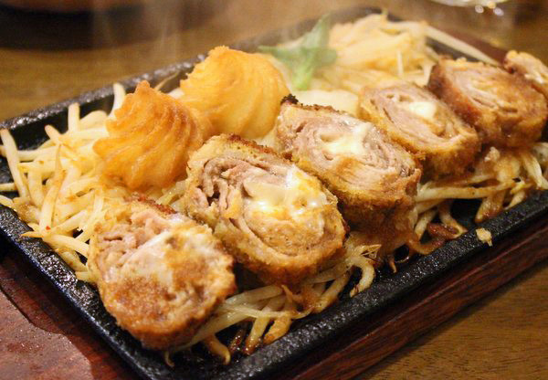 栃木の人はサメ もろ を喰う 路遊亭で見つけた サメのステーキ ワンコイン的食べ歩き生活