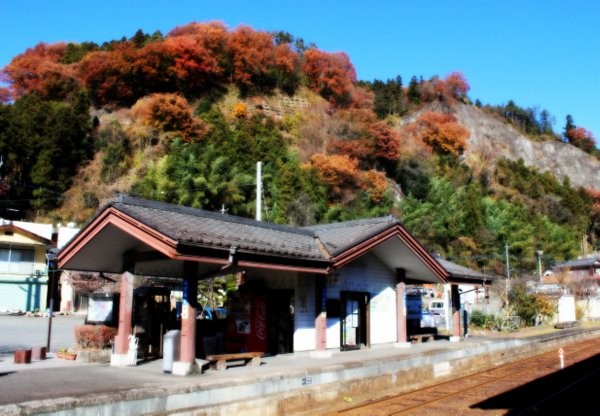 駅のホームが日帰り温泉 わたらせ渓谷鐡道 水沼駅温泉センター ワンコイン的食べ歩き生活