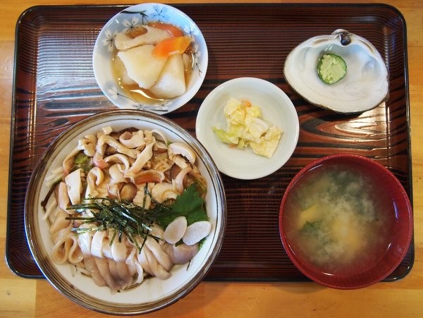 冬限定の味 三沢ほっき丼 三沢駅前 きらく亭 ワンコイン的食べ歩き生活