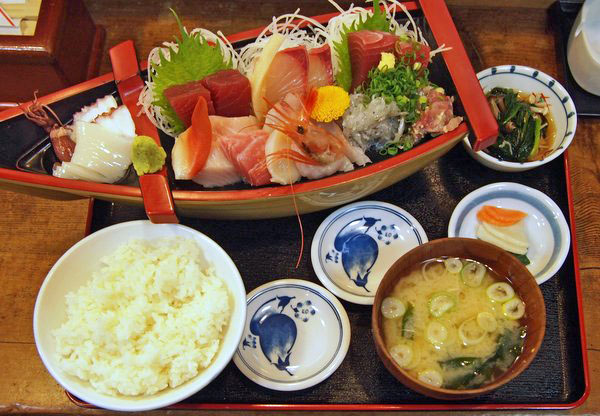 焼津 大漁やまちゃん 人気no 1の舟盛り定食 上 1995円 ワンコイン的食べ歩き生活 焼津 大漁やまちゃん 人気no 1の舟盛り定食 上 1995円 ワンコイン的食べ歩き生活
