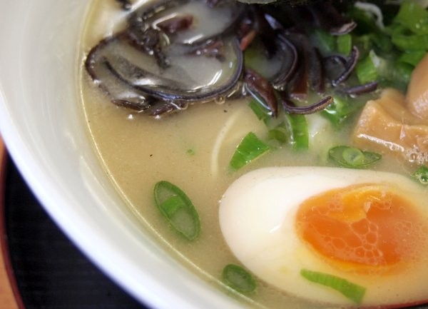 豚の骨100％スープに和風な味油。栃木市・とんこつラーメン 喜笑 ワンコイン的食べ歩き生活。