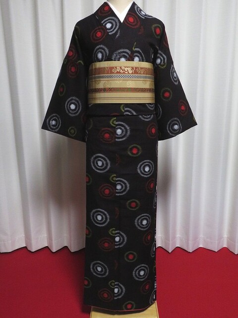 二重丸の様な絣柄が可愛い木綿着物 うろこ文に花うさぎ柄の可半幅帯 風椿の着物便り