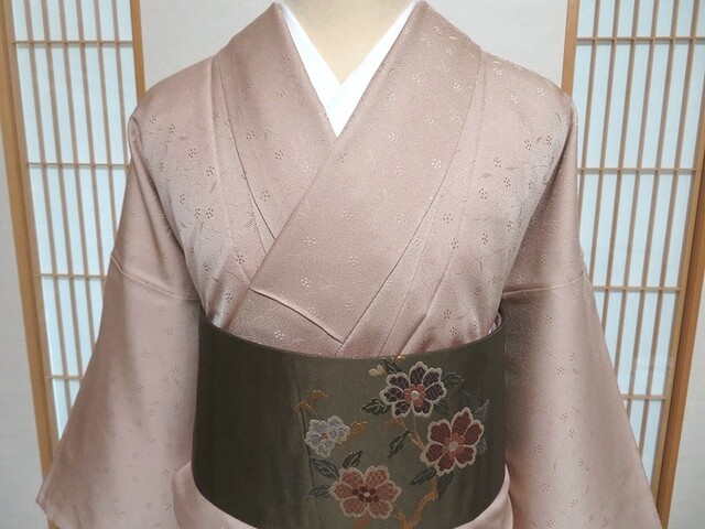 藤村加泉 灰梅色の色無地×足利忠義『吉祥粋華』袋帯 : 風椿の着物便り