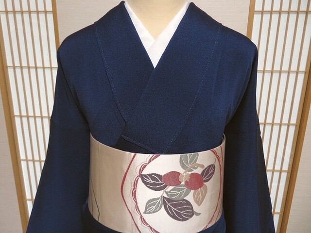 江戸小紋”極鮫”藍染師 金子正×生成り色地に柿や葡萄 名古屋帯 : 風椿の